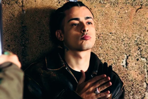 Trueno celebra 1 Billón de reproducciones con su álbum “EL ÚLTIMO BAILE (Deluxe)” Trueno celebra 1 Billón de reproducciones con su álbum “EL ÚLTIMO BAILE (Deluxe)”