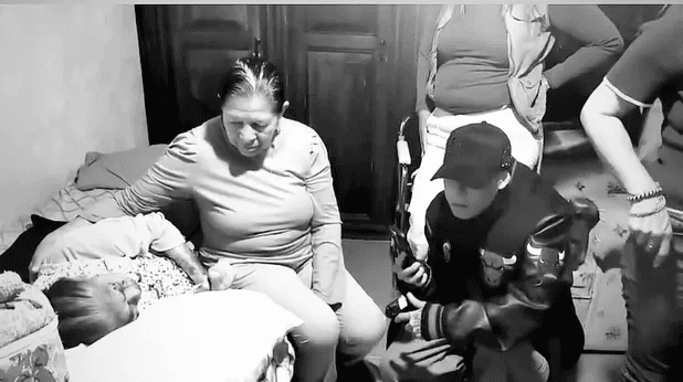 Santa Fe Klan despide con dolor a su abuelita 3 Santa Fe Klan despide con tristeza a su abuelita