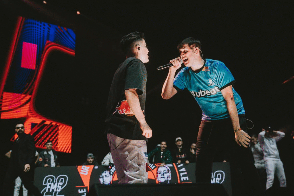 Momento histórico: Chuty vs Gazir en la FMS España 2022 Jornada 11.
Un choque de gigantes que todavía retumba en la memoria del freestyle.
