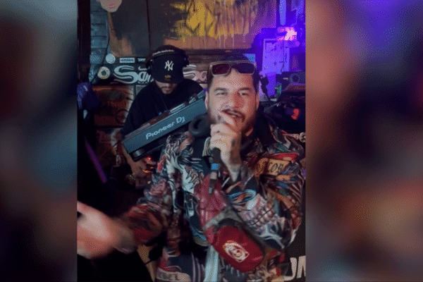 Misionero se Lanza un Freestyle en un Restaurante de Brooklyn Misionero se Lanza un Freestyle en un Restaurante de Brooklyn