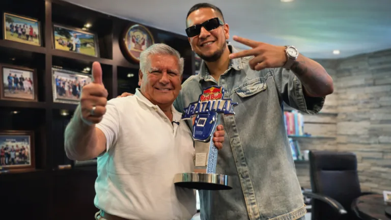 Polémica Jota MC y César Acuña Por qué el rapero regaló su trofeo de Red Bull