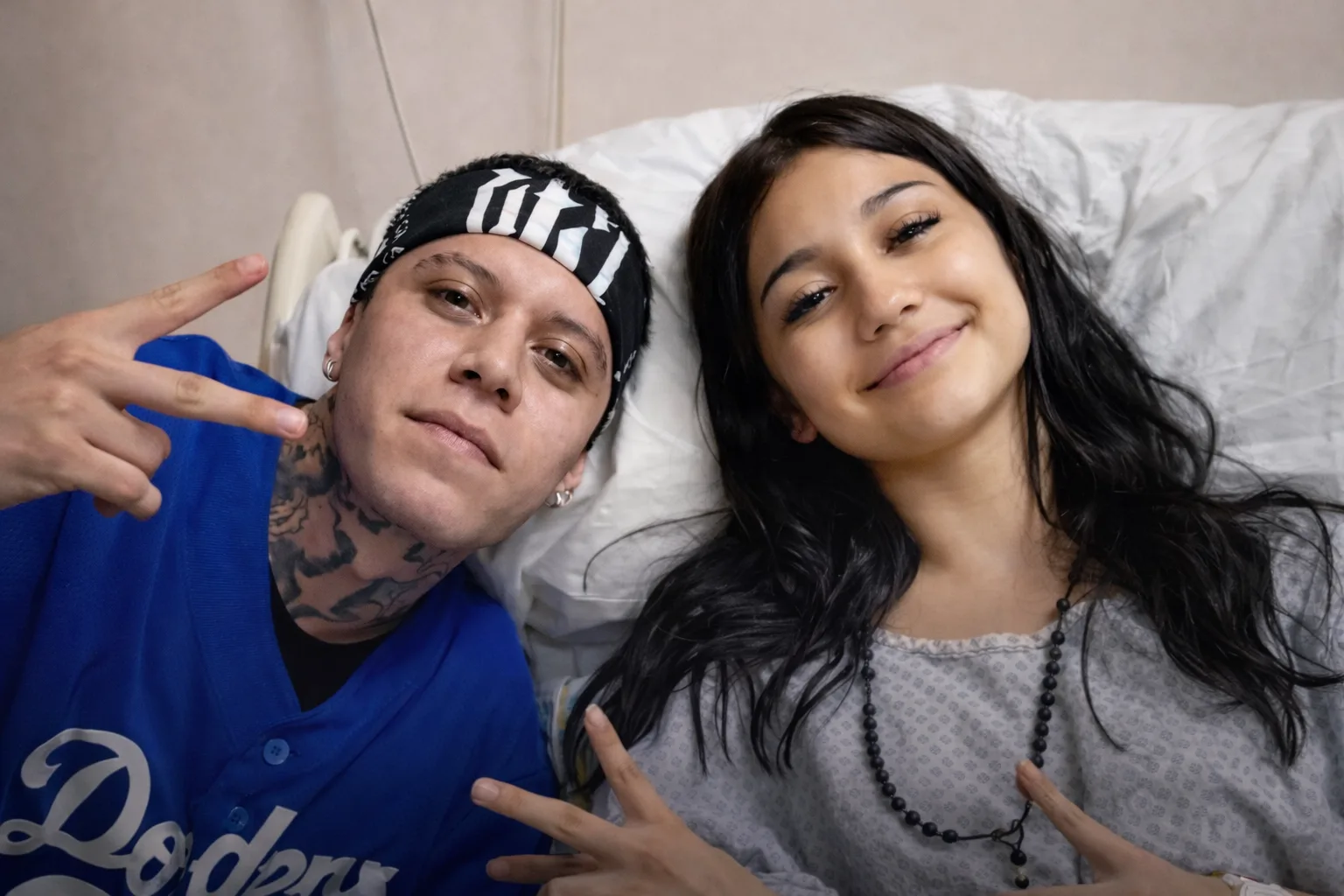 Santa Fe Klan en Hermosillo Apoya a su novia Camila Zamorano tras cirugía