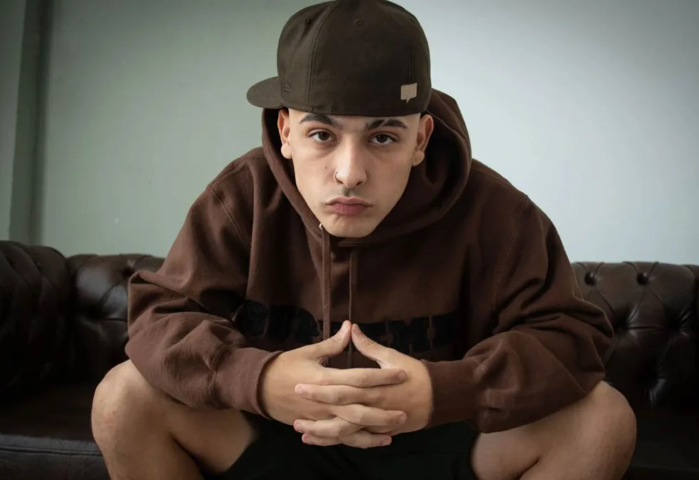 rueno estrena “X Unas Llantas” Chacarera, Hip-Hop y todo sobre su nuevo álbum “Turr4zo”