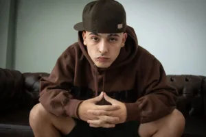 rueno estrena “X Unas Llantas” Chacarera, Hip-Hop y todo sobre su nuevo álbum “Turr4zo”