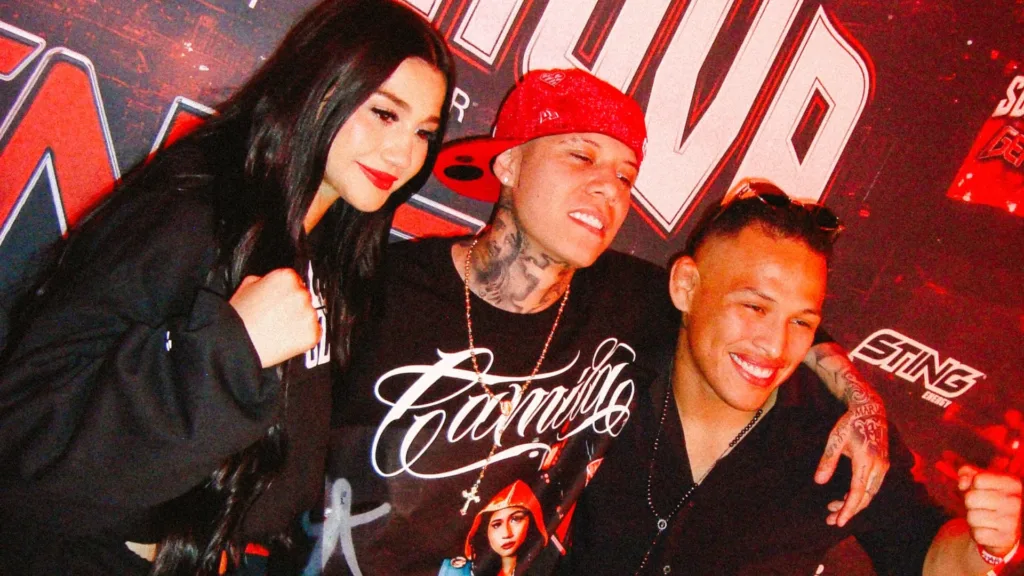 Santa Fe Klan junto a su novia Camila Zamorano y Lazy Boy