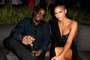 Cassie Ventura huyo de Estados Unidos tras testificar contra Diddy Combs