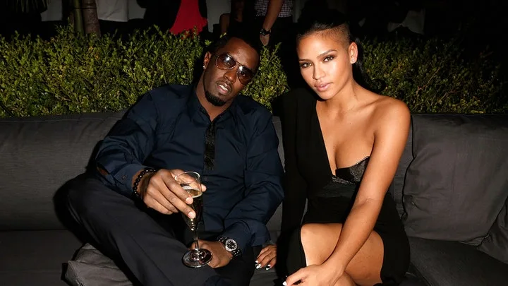 Cassie Ventura huyo de Estados Unidos tras testificar contra Diddy Combs