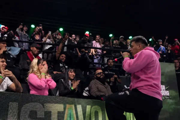 Propuesta de matrimonio sorprende en Liga Bazooka