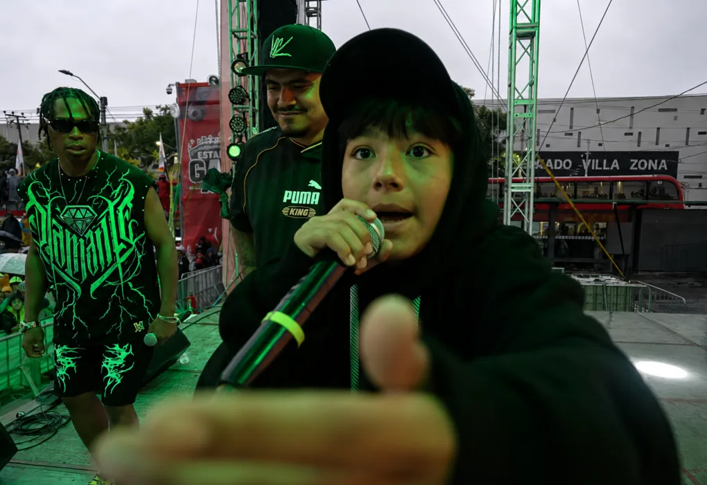 Hijo de Aczino debuta en freestyle en exhibición
