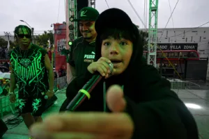 Hijo de Aczino debuta en freestyle en exhibición