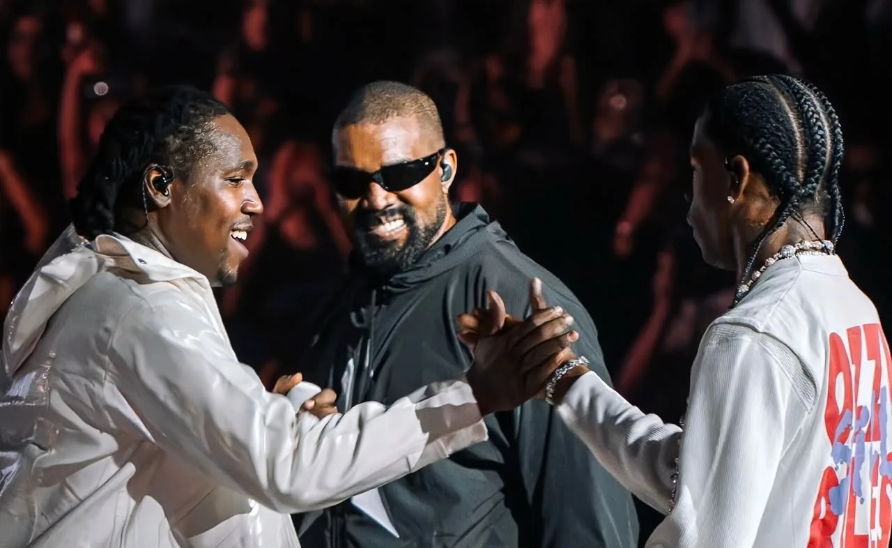 Kanye West y Travis Scott sorprenden en el concierto de Don Toliver en Los Ángeles Kanye West y Travis Scott sorprenden en el concierto de Don Toliver en Los Angeles