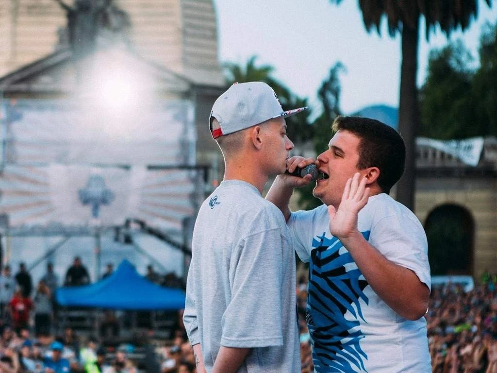 Raperos que empezaron en freestyle y conquistaron la música: de las batallas callejeras a los grandes escenarios Rapeross