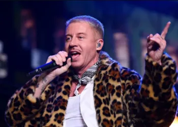 Macklemore responde a su salida de la gira de Ed Sheeran con un nuevo “Free Palestine Tour” Macklemore