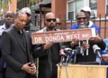 Dr. Donda West Way Chicago homenaje Kanye West