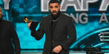Drake celebrando su cumpleaños 40
