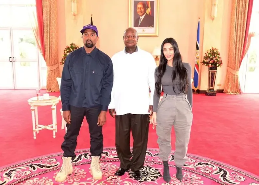 Kim Kardashian y Kanye junto a Farnaz Farjam en Uganda 

