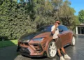 Travis Scott gasta millones en cuatro coches vintage en una sola visita al museo de Illinois Travis Scott gasta millones en cuatro coches