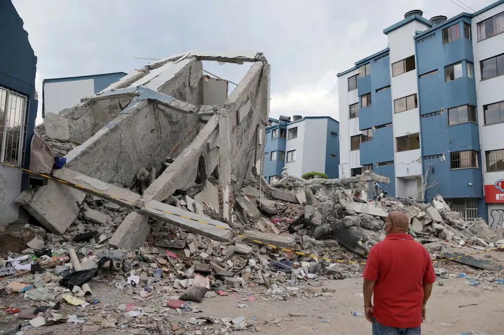 Gazir entrena a JM Serna en España para la Final Nacional de Red Bull Batalla Colombia Un hombre observa edificaciones afectadas por el terremoto de magnitud 7,4, en Pereira, Colombia, el 14 de agosto de 2026. (Carlos Ortega / EFE)