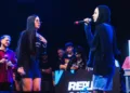 Sophia y Replik se enfrentan cara a cara, micrófono en mano, durante una batalla de FMS Argentina