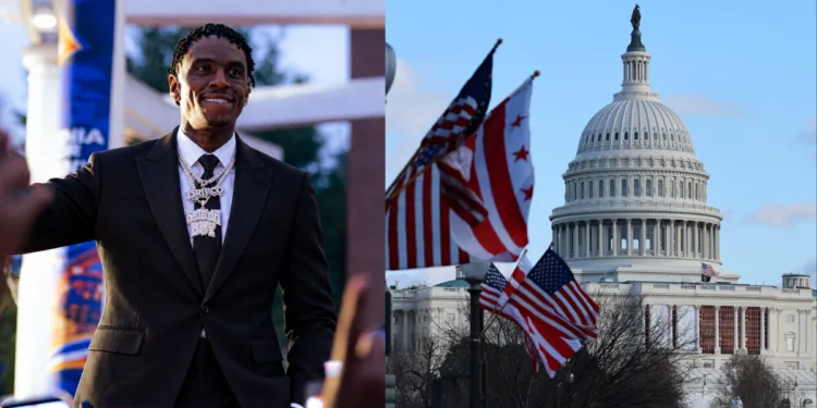 Imagen dividida: a la izquierda, Soulja Boy sonriendo con traje negro, camisa blanca, corbata y cadenas; a la derecha, el Capitolio de Estados Unidos con banderas estadounidenses y la bandera de Washington D. C.